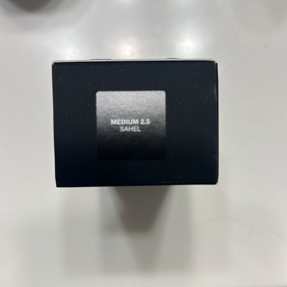 NARS Light Reflecting Foundation - Picture 6 of 8